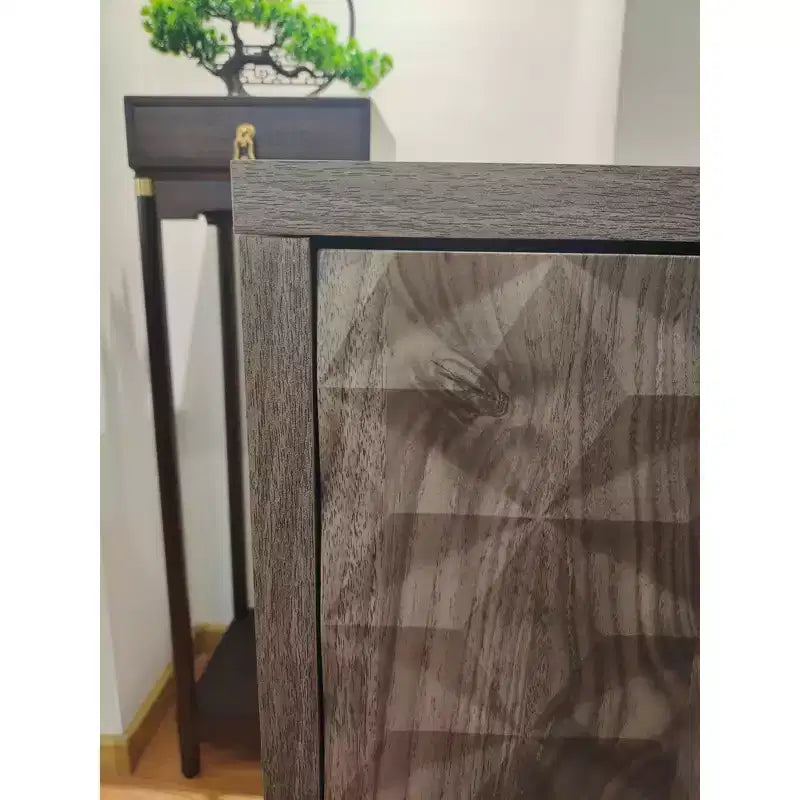 Buffet moderne avec 4 compartiments à portes géométriques – 86 cm H x 140 cm P x 40 cm L