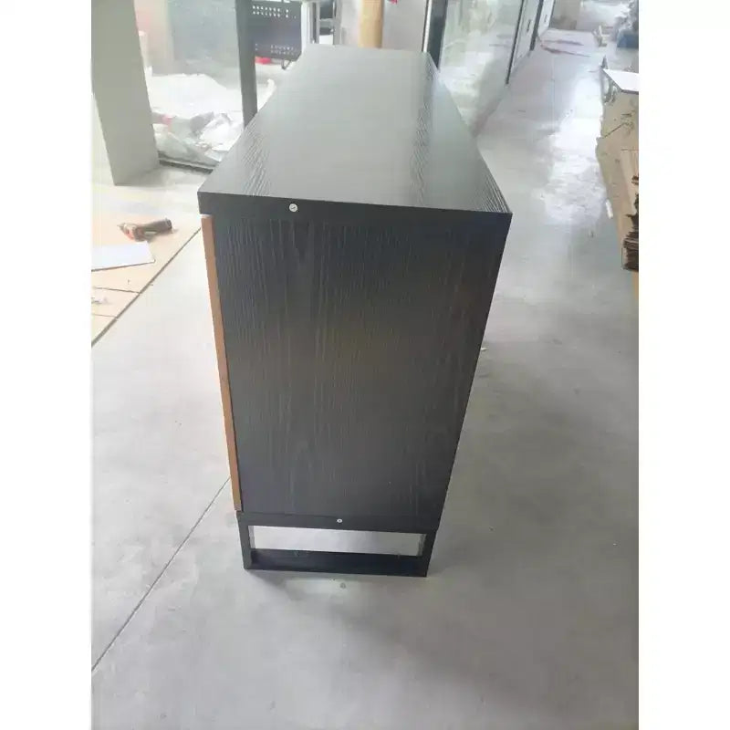Buffet moderne avec 4 compartiments à portes géométriques – 86 cm H x 140 cm P x 40 cm L
